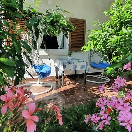 New!!! New Riva Luxury One - With Sunny Terrace & Big Garden Apartmán *