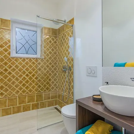 New!!! New Riva Luxury One - With Sunny Terrace & Big Garden * Poreč