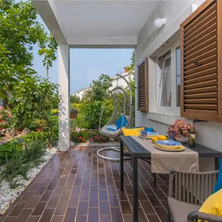 New!!! New Riva Luxury One - With Sunny Terrace & Big Garden Apartmán *