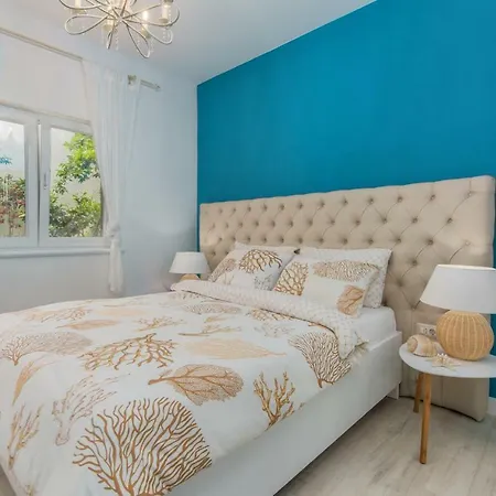 Apartmán New!!! New Riva Luxury One - With Sunny Terrace & Big Garden *